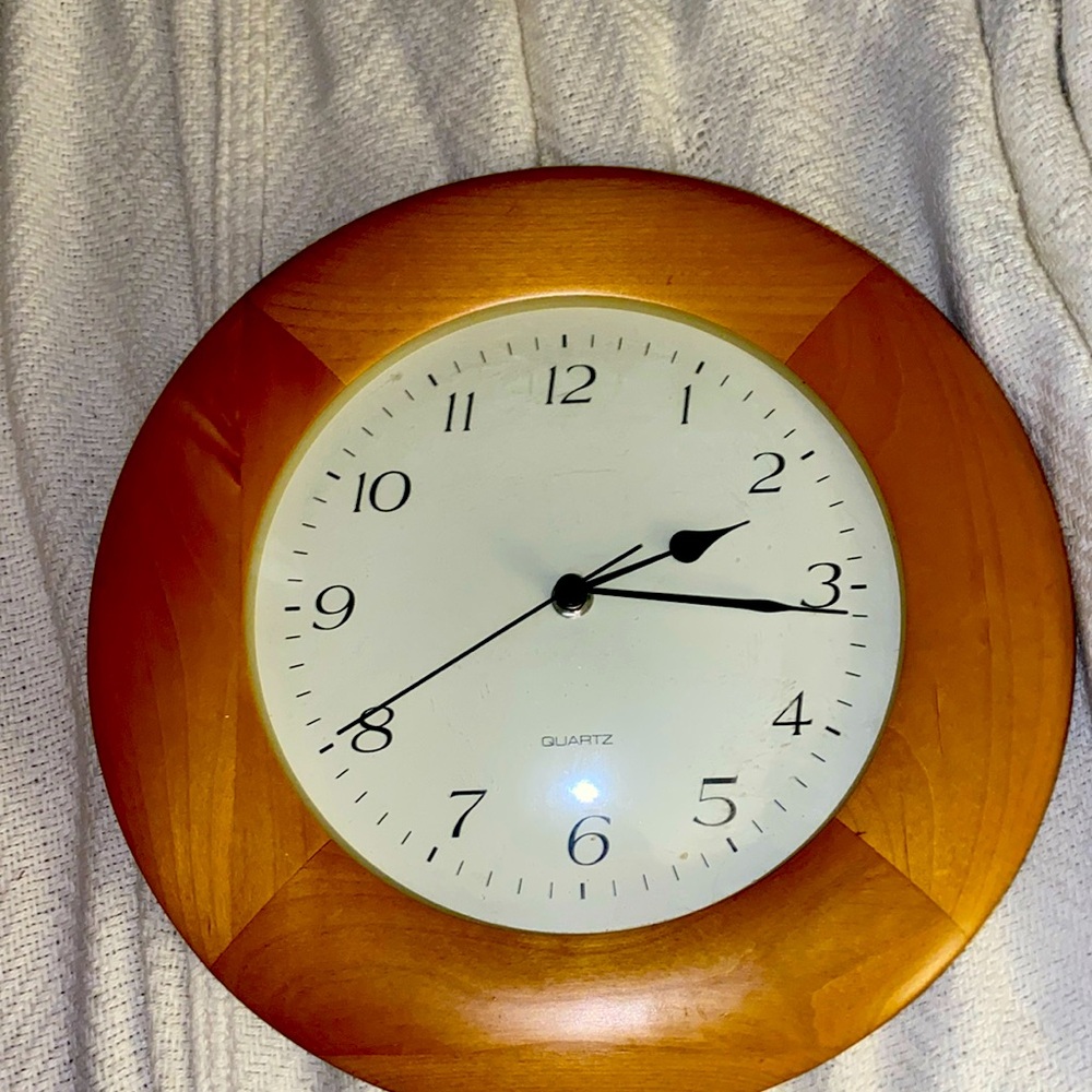 Wooden quartz clock